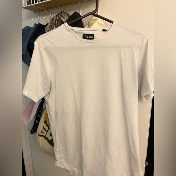 Cuts t-shirt curve hem - Picture 1 of 2